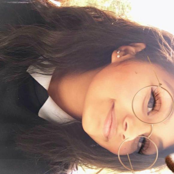 Meet your Posher, Vianey - Picture 1 of 1